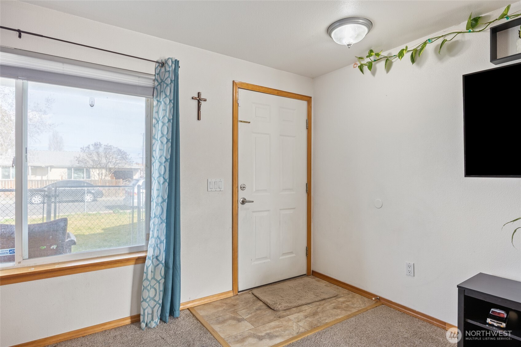 1215 Lowry St Property Photo 5