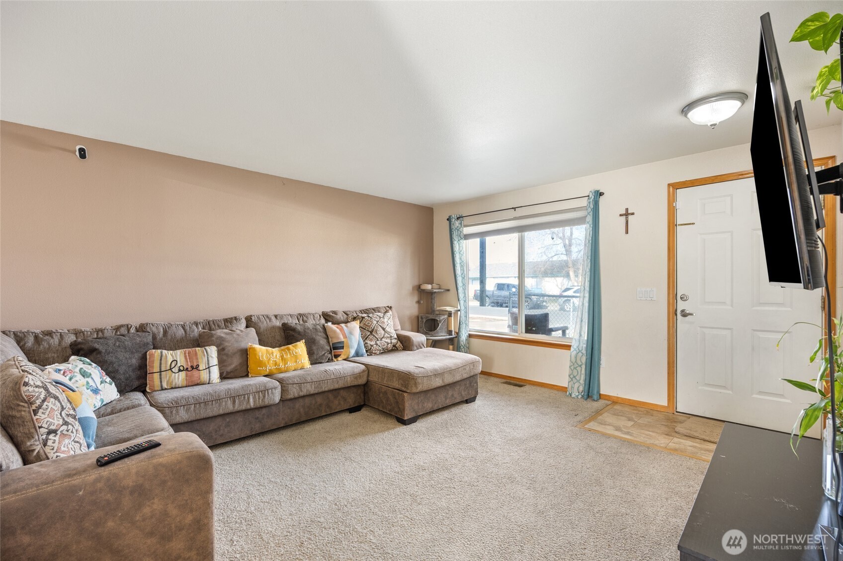 1215 Lowry St Property Photo 6