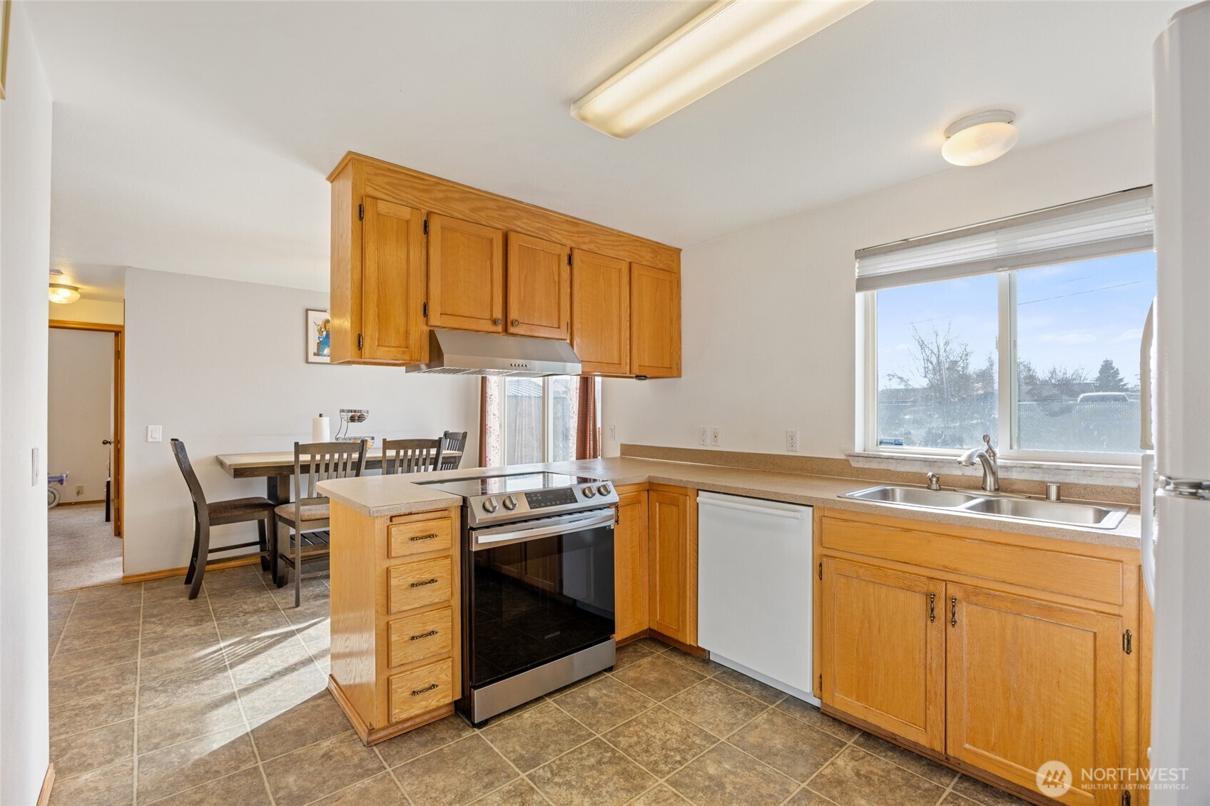 1215 Lowry St Property Photo 13
