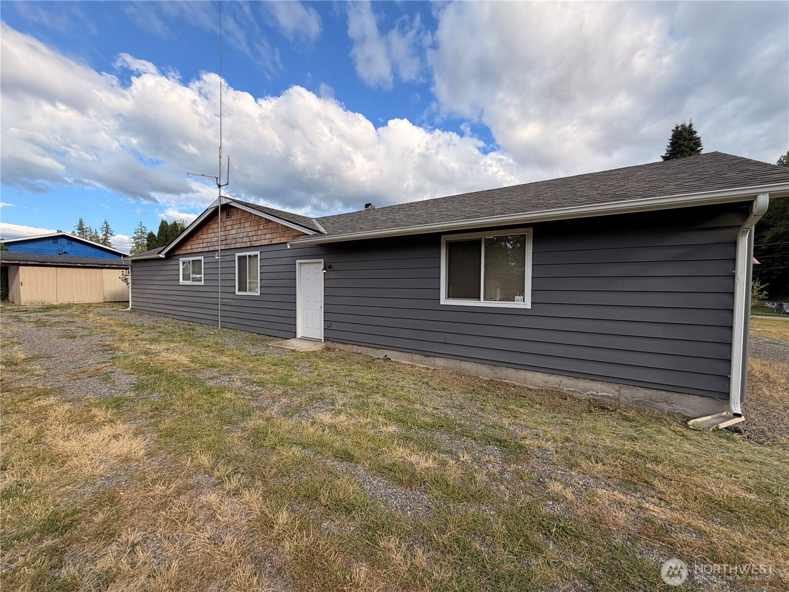 8525 234th Avenue Property Photo 4