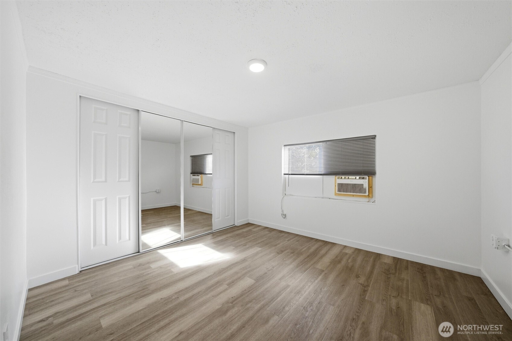 200 W First Property Photo 7