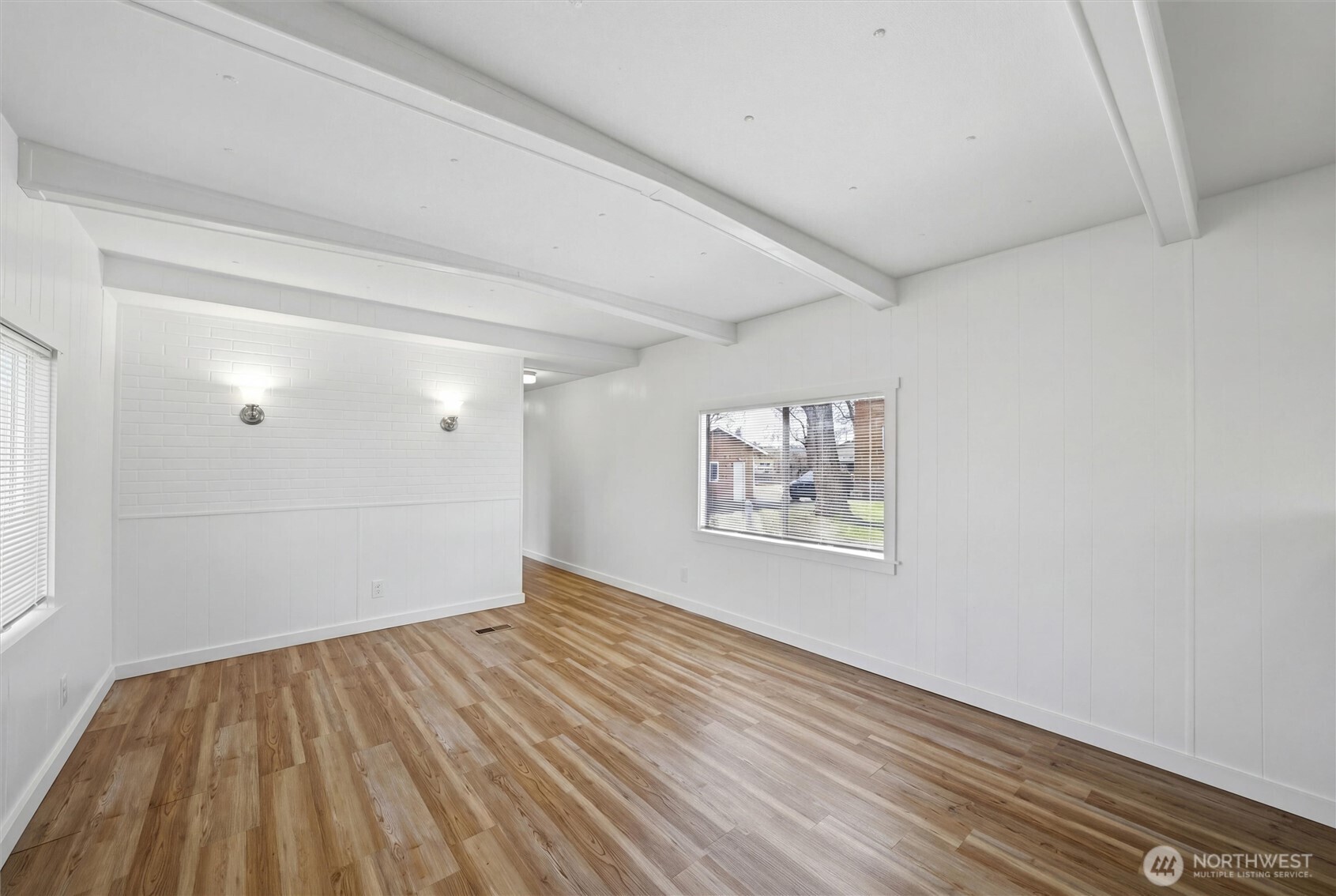 200 W First Property Photo 9