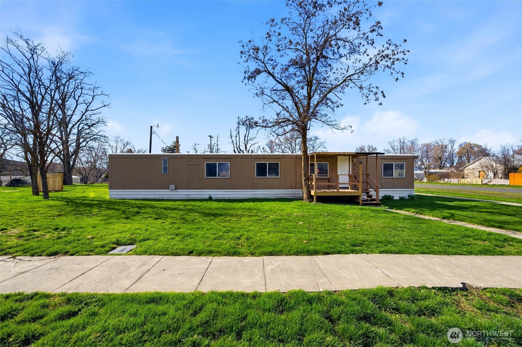 200 W First Property Photo 16