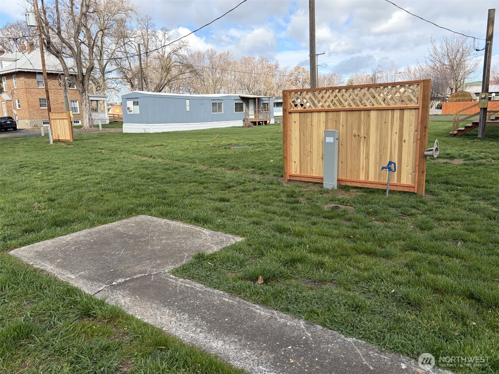 200 W First Property Photo 17