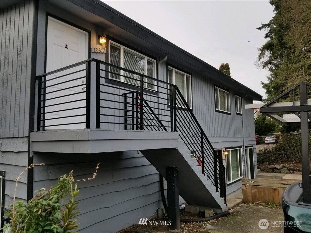 12317 35th Avenue Property Photo 2