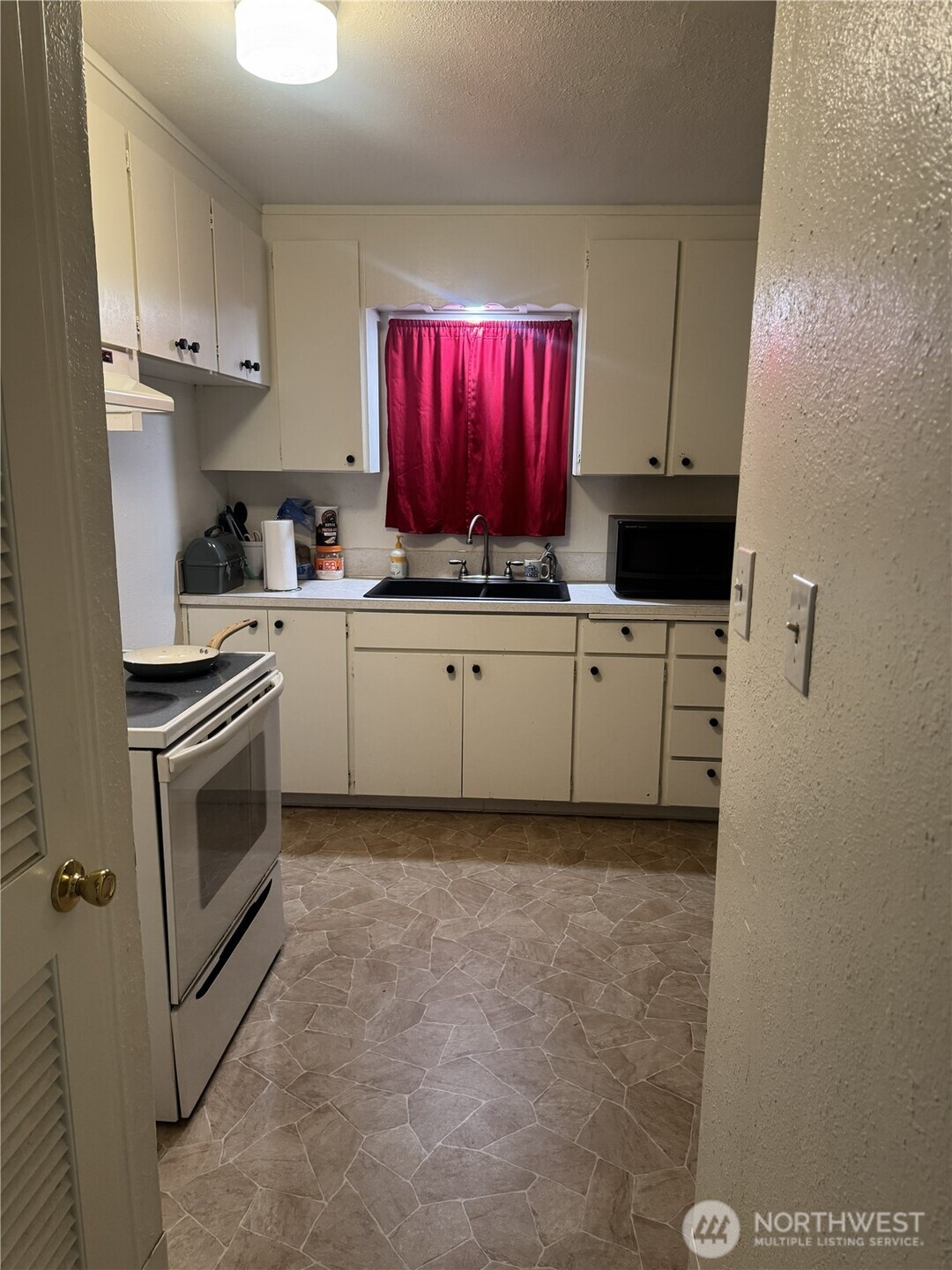 4503 E E Street Property Photo 11