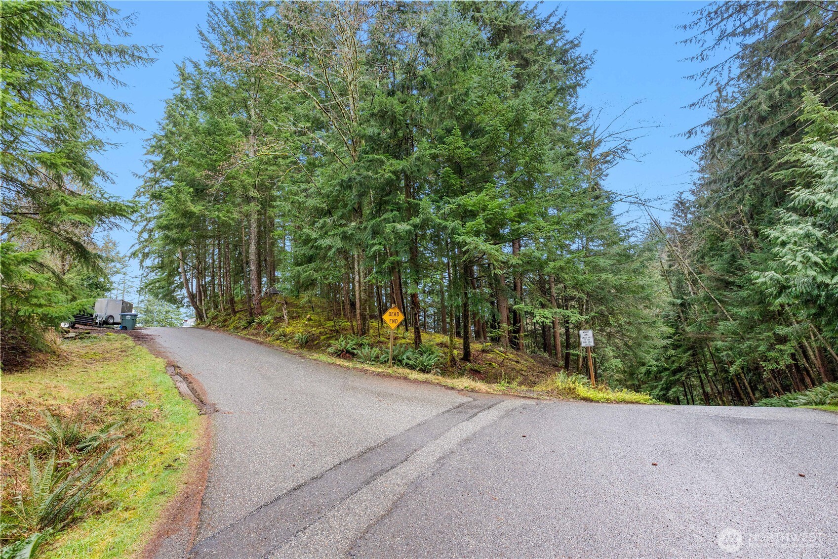 2 Oval Court Property Photo 2