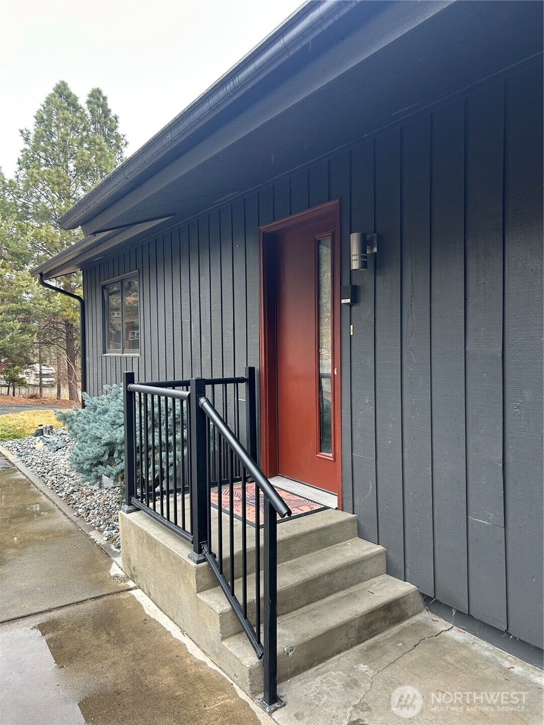 190 Hennepin Property Photo 8