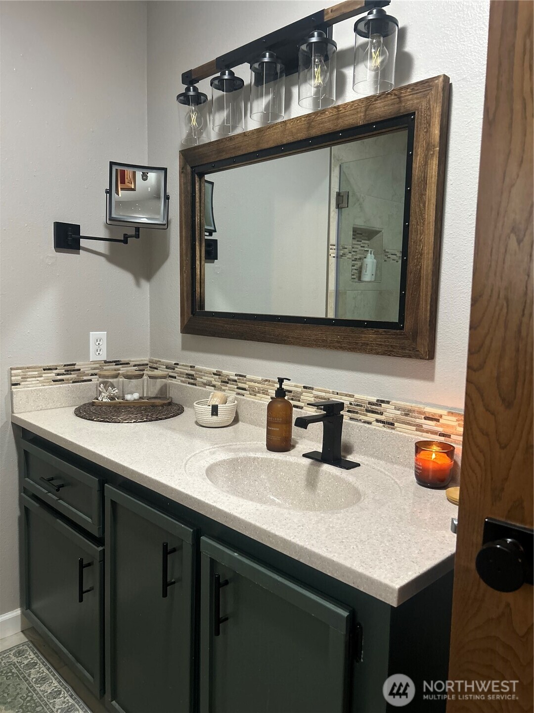 190 Hennepin Property Photo 24
