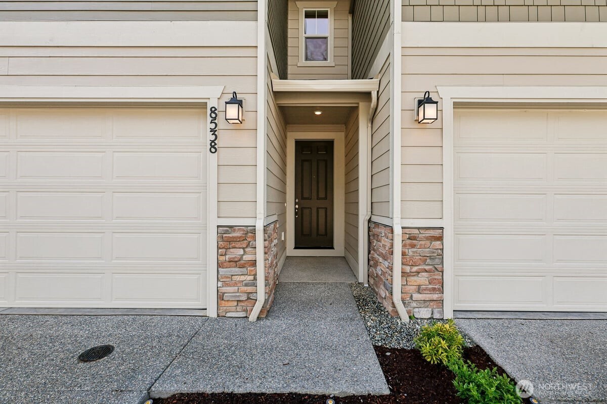 8538 42nd Place Es73 Property Photo 2