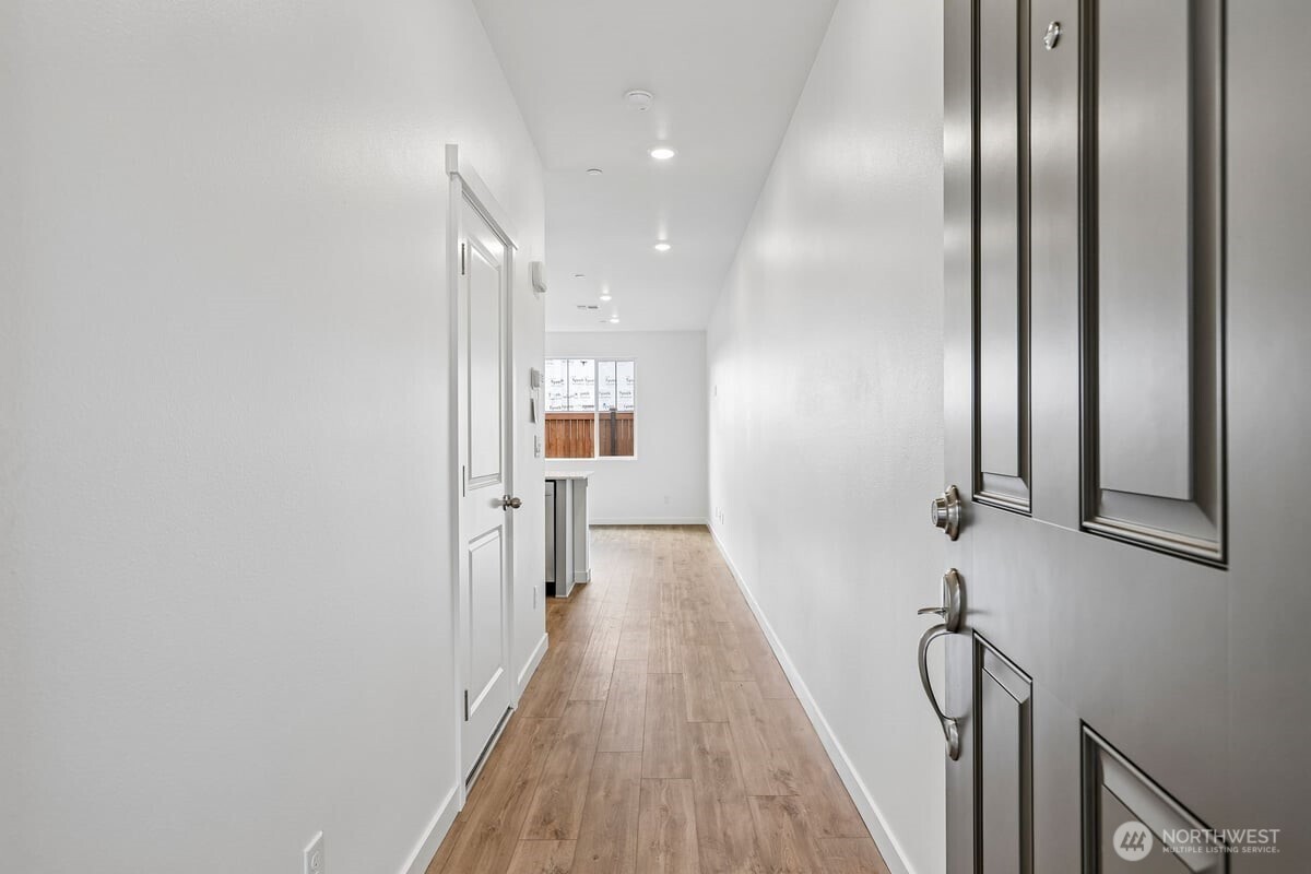 8538 42nd Place Es73 Property Photo 3