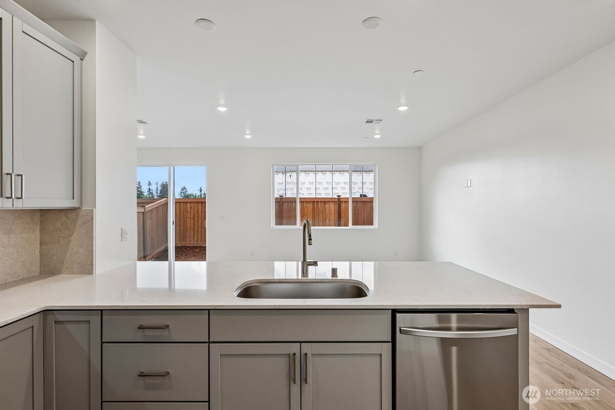 8538 42nd Place Es73 Property Photo 10