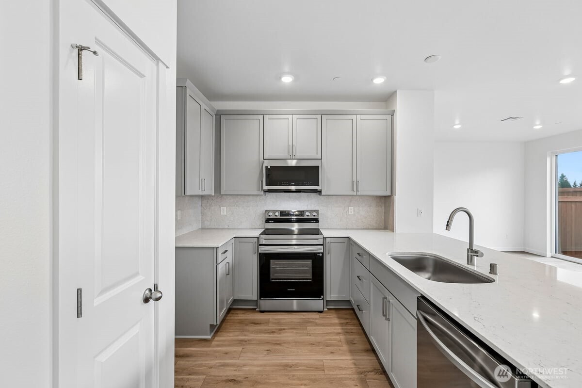 8538 42nd Place Es73 Property Photo 11