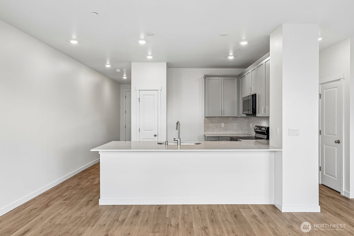 8538 42nd Place Es73 Property Photo 12