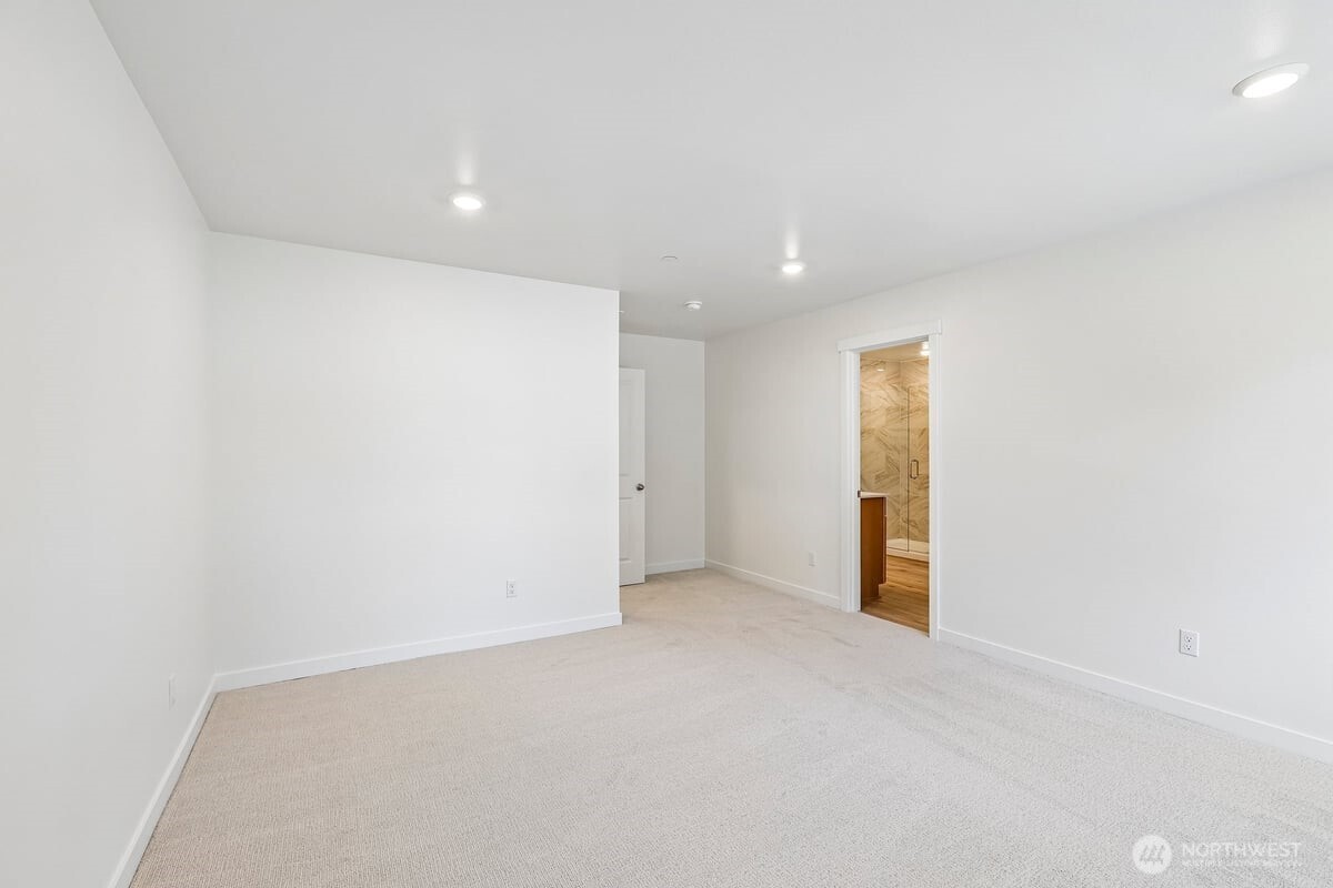 8532 42nd Place Es74 Property Photo 18