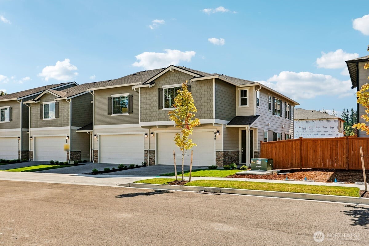 8520 42nd Place Es76 Property Photo 1