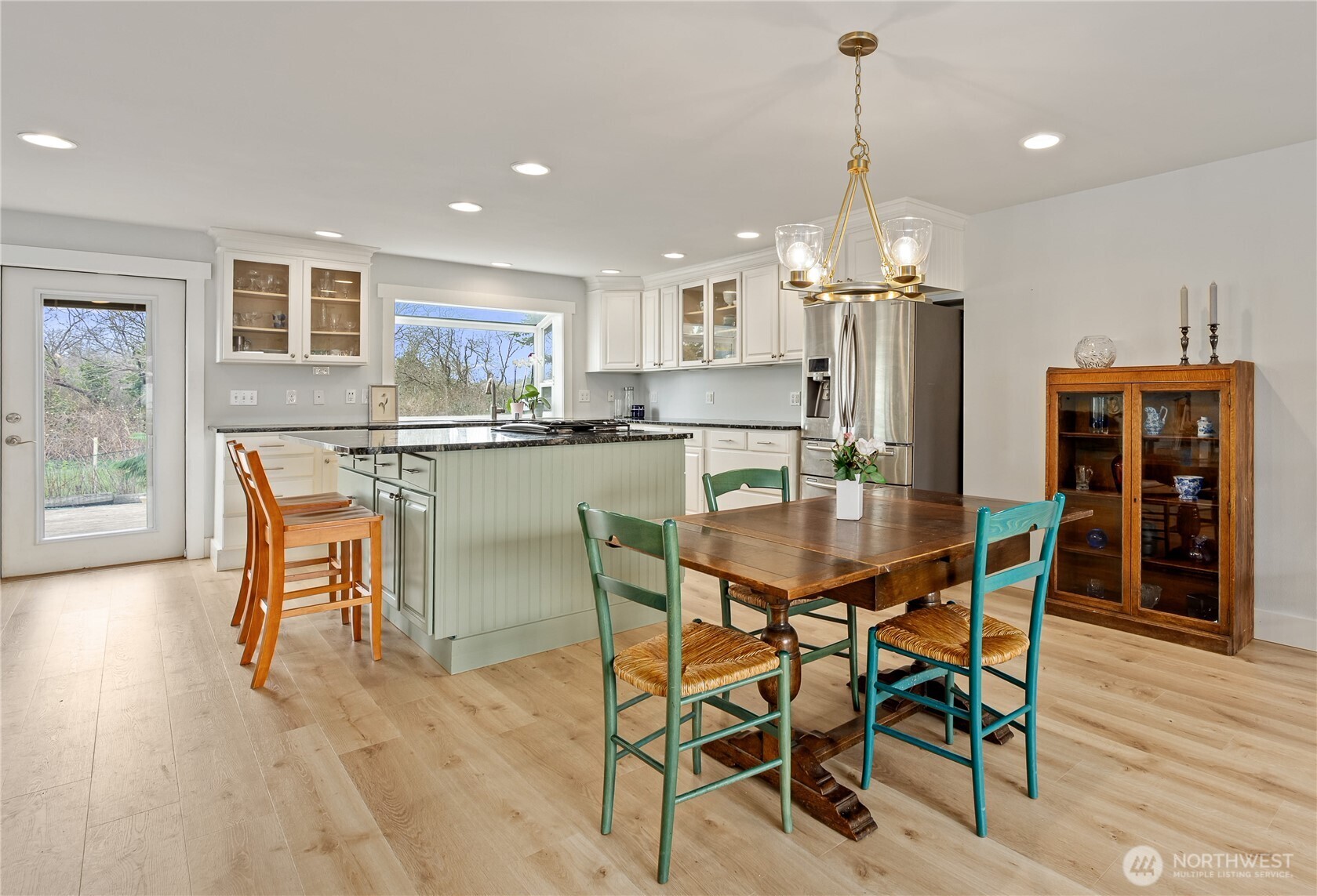 801 Livingston Bay Shore Drive Property Photo 3