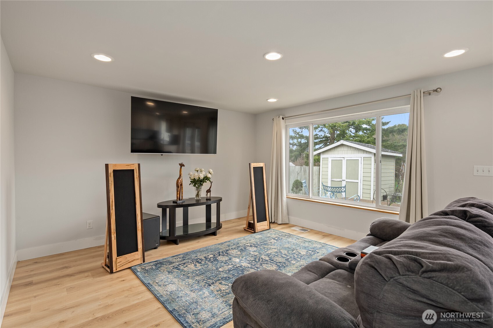 801 Livingston Bay Shore Drive Property Photo 9