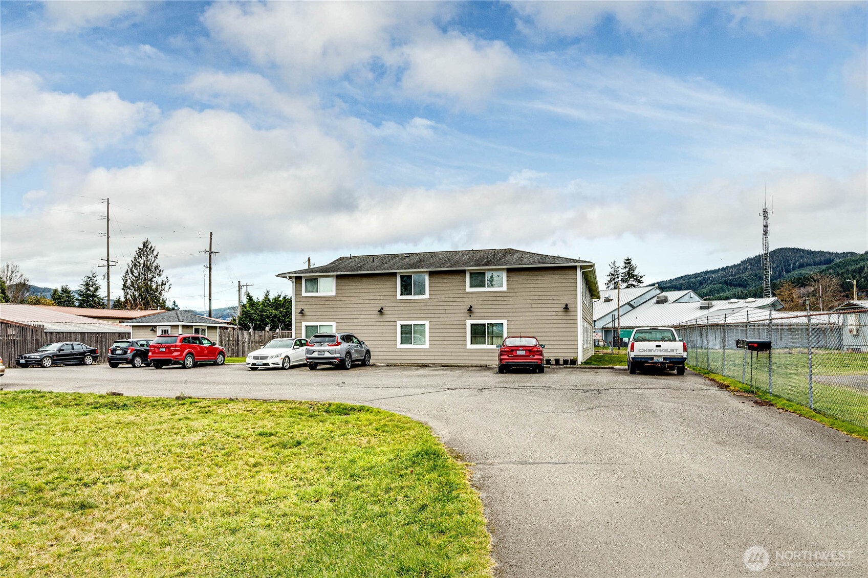 97 S Elderberry Avenue Property Photo 3