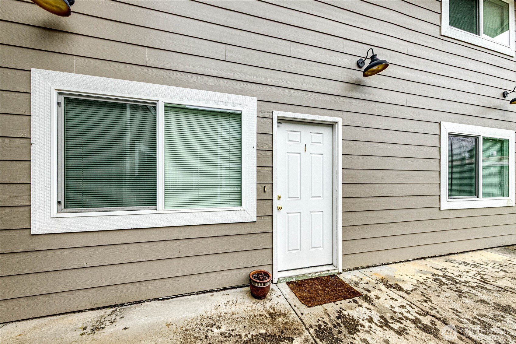 97 S Elderberry Avenue Property Photo 7