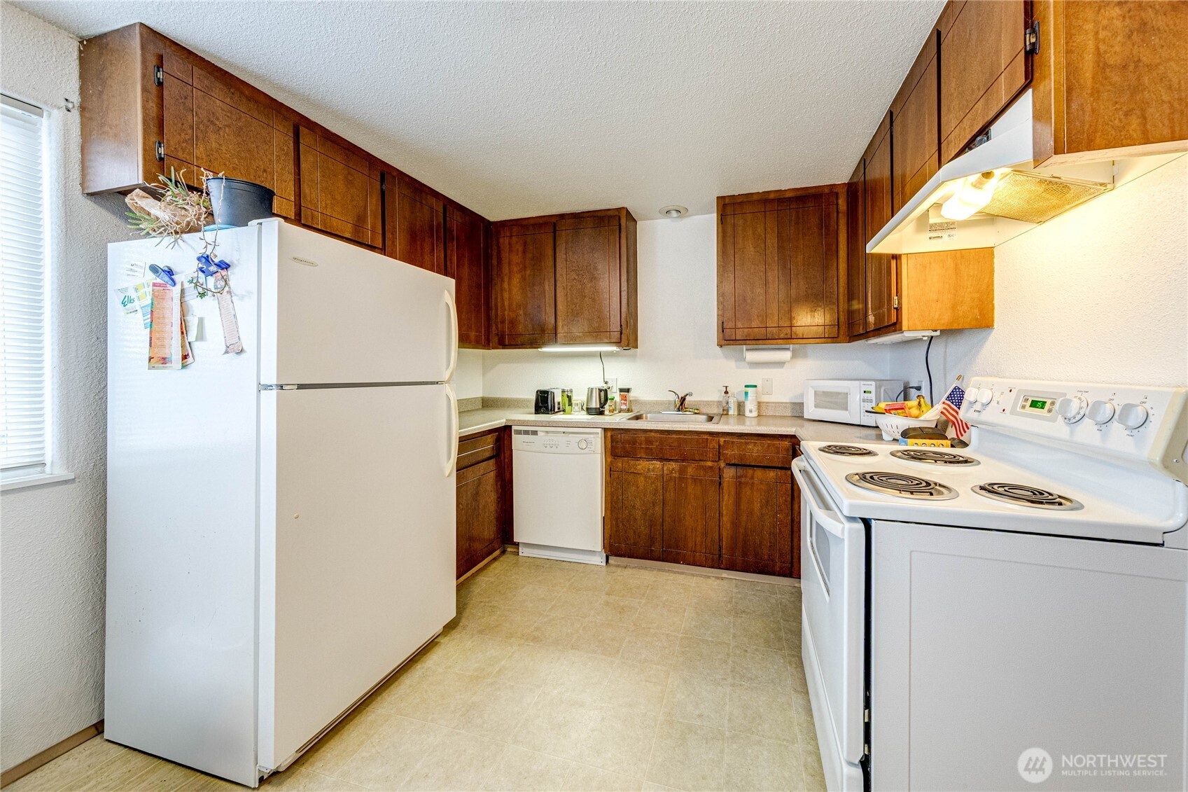 97 S Elderberry Avenue Property Photo 10