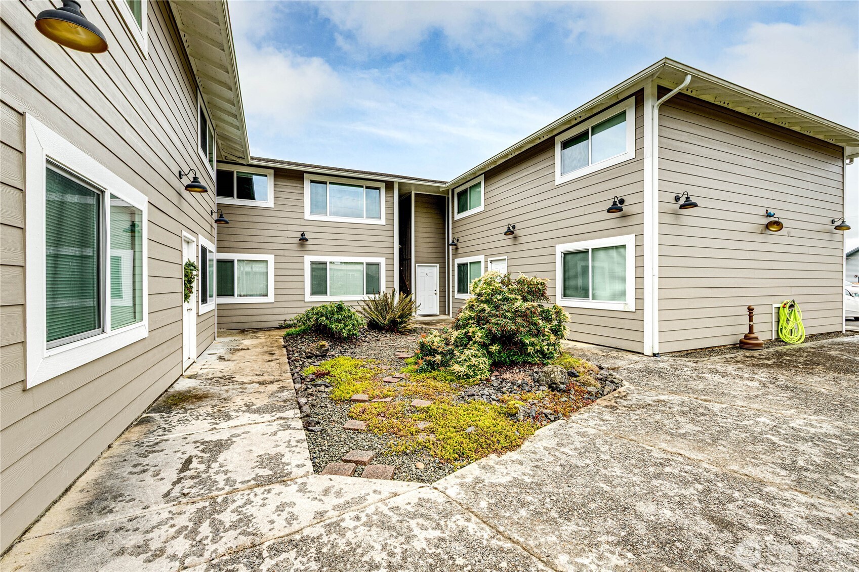 97 S Elderberry Avenue Property Photo 14