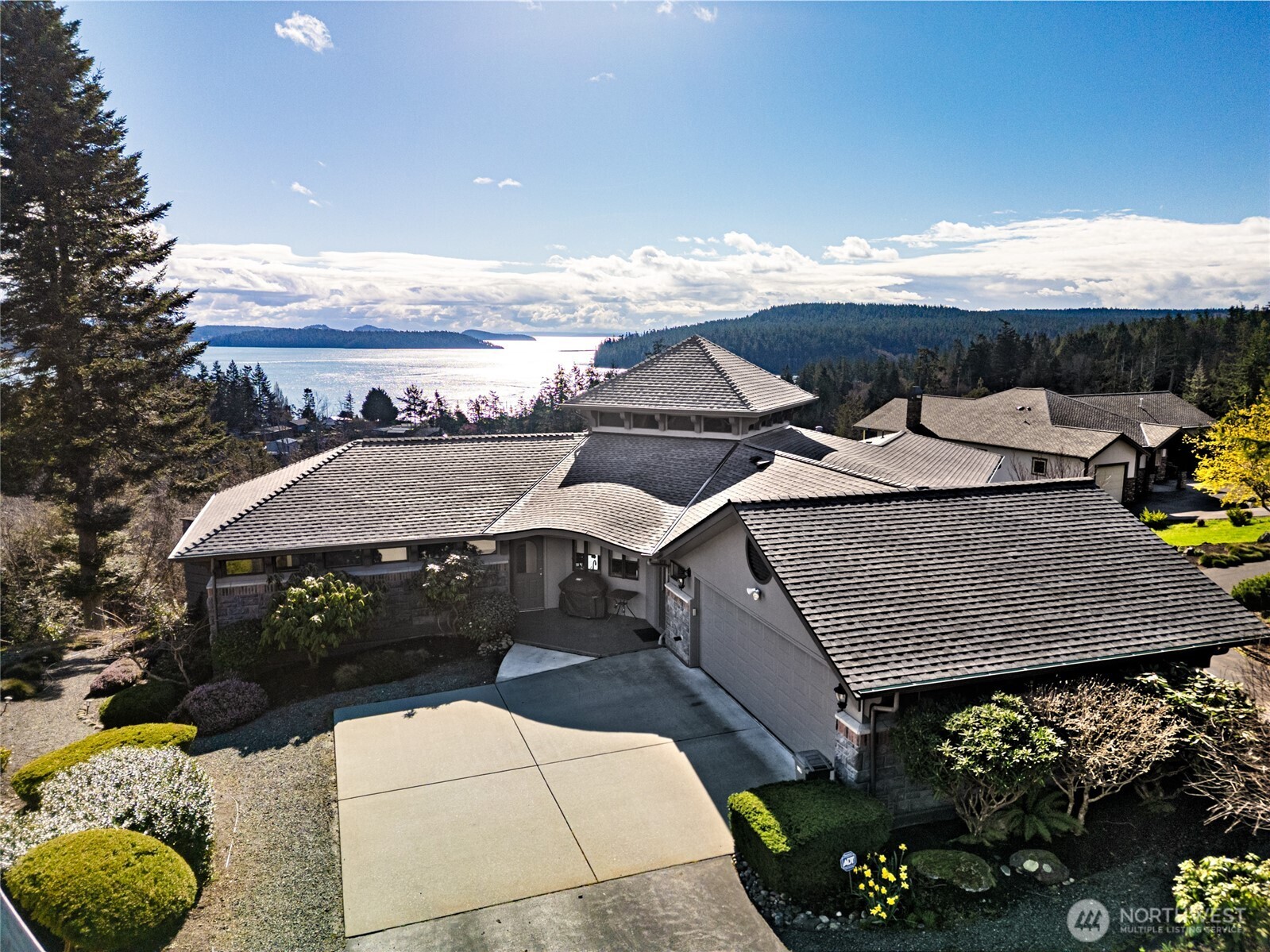 15107 Bridgeway Drive Property Photo 3
