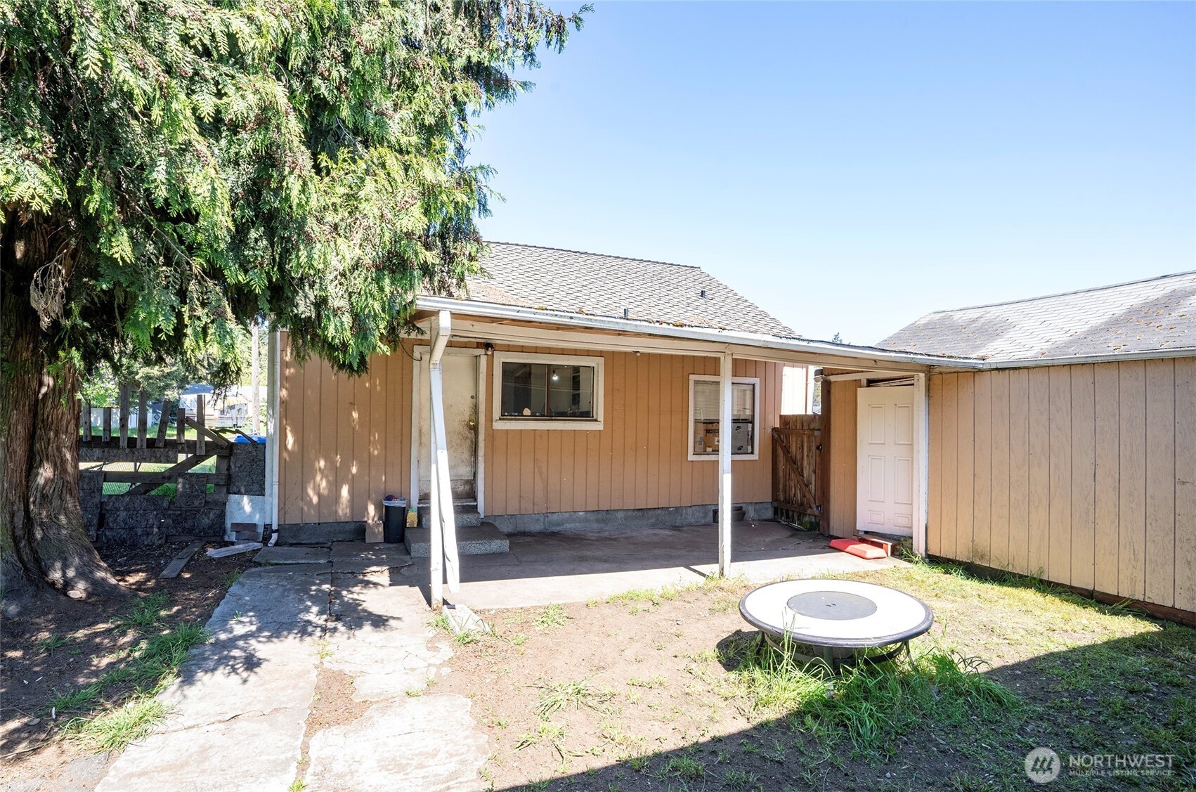 2490526 Property Photo 1