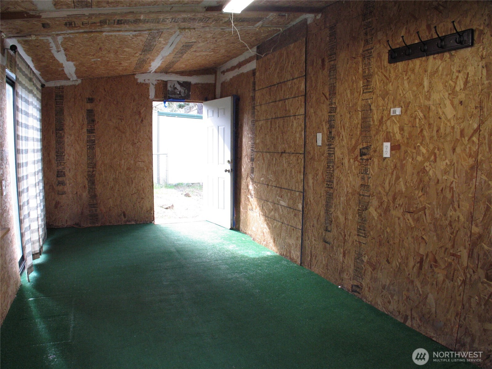 1410 322nd Place Property Photo 8