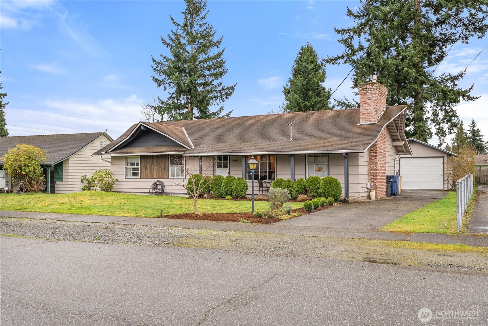 4602 94th Place Property Photo 2