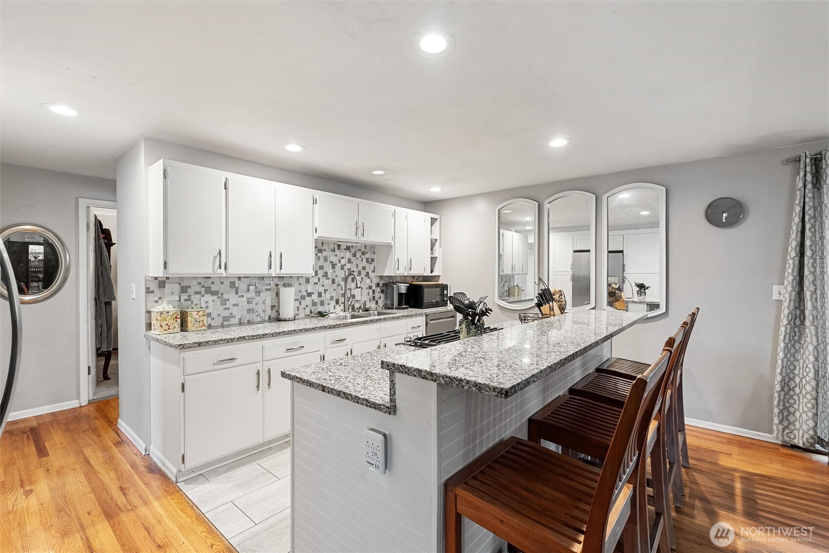 4602 94th Place Property Photo 6