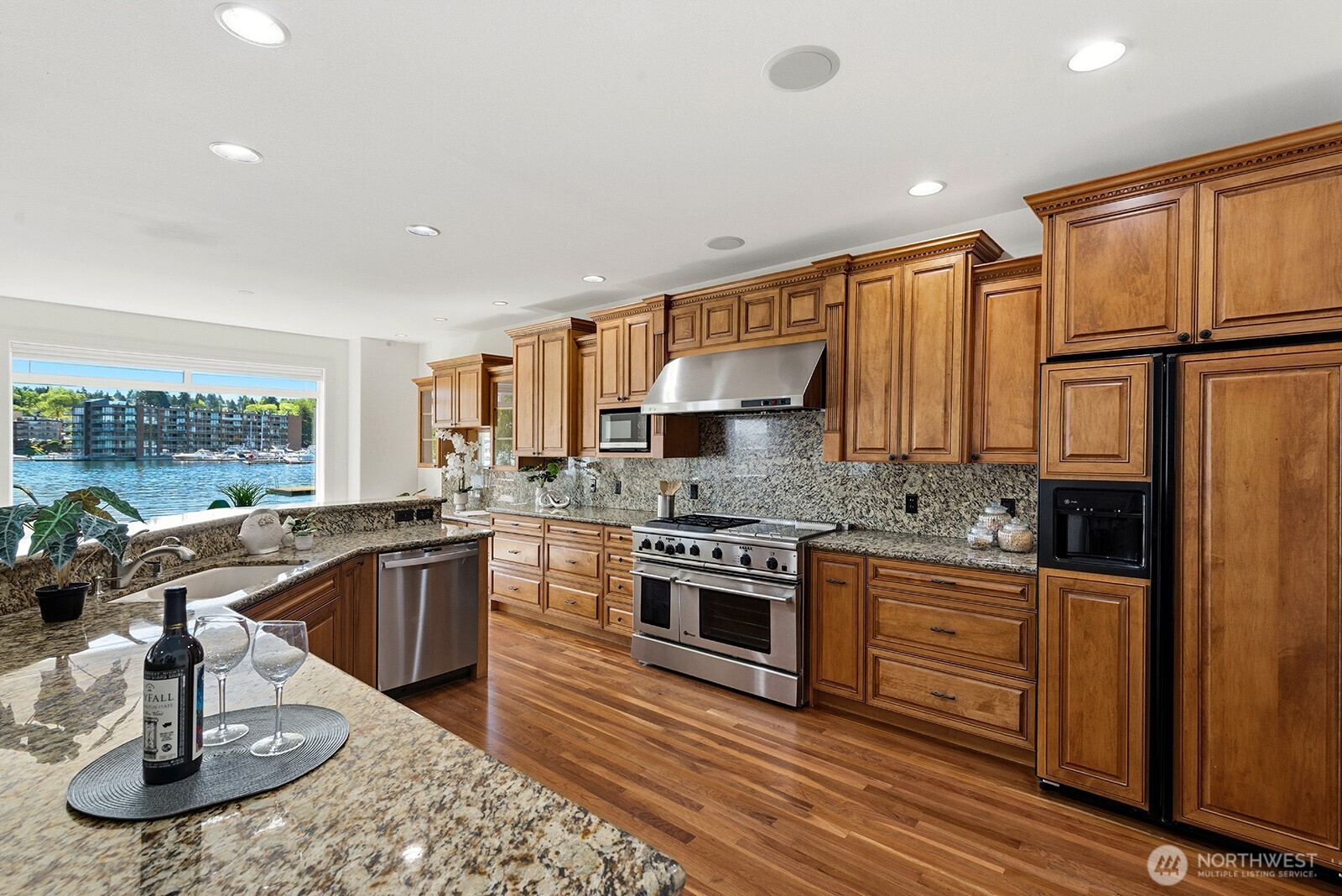 8696 Island Drive Property Photo 17