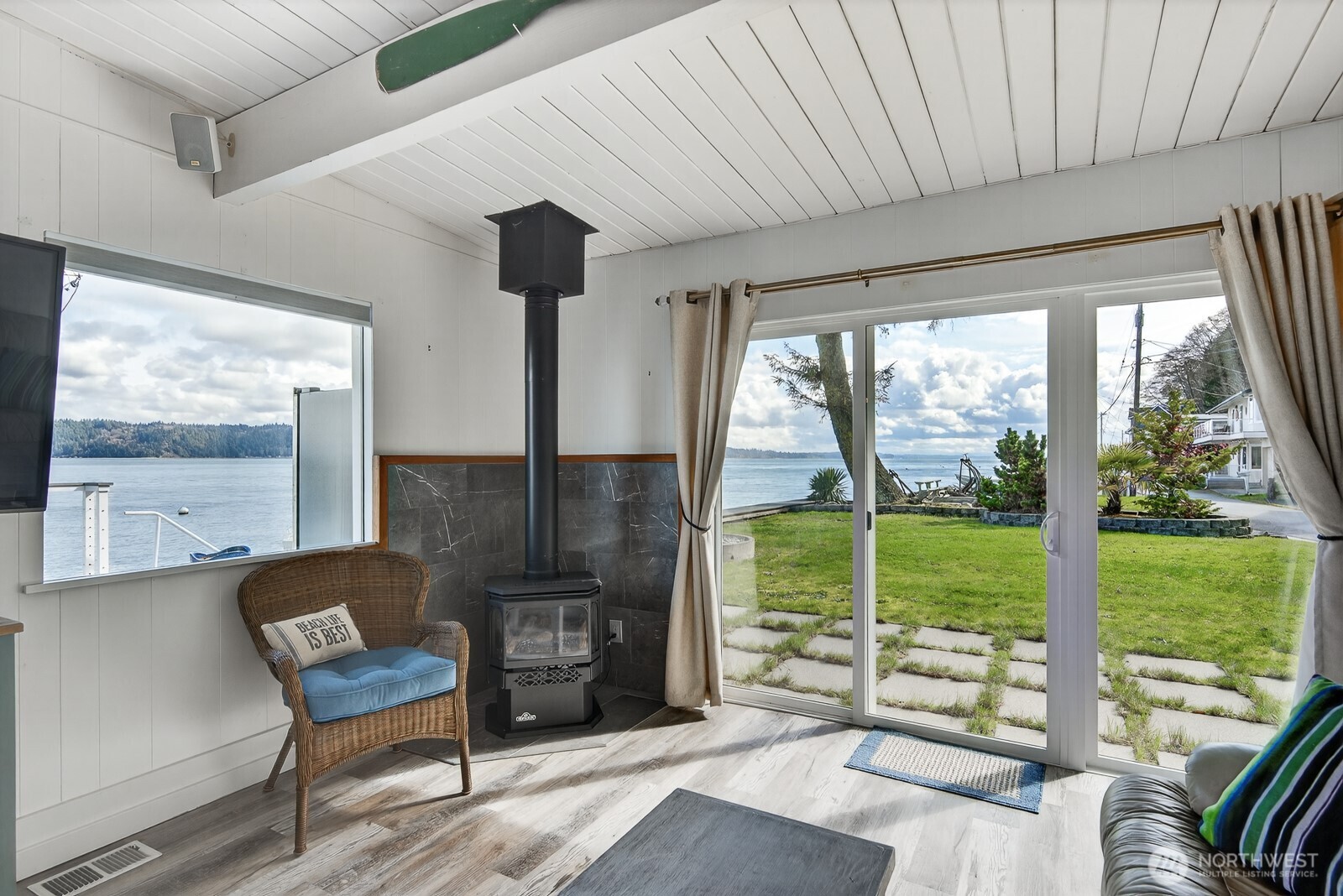 3187 Shoreline Drive Property Photo 14
