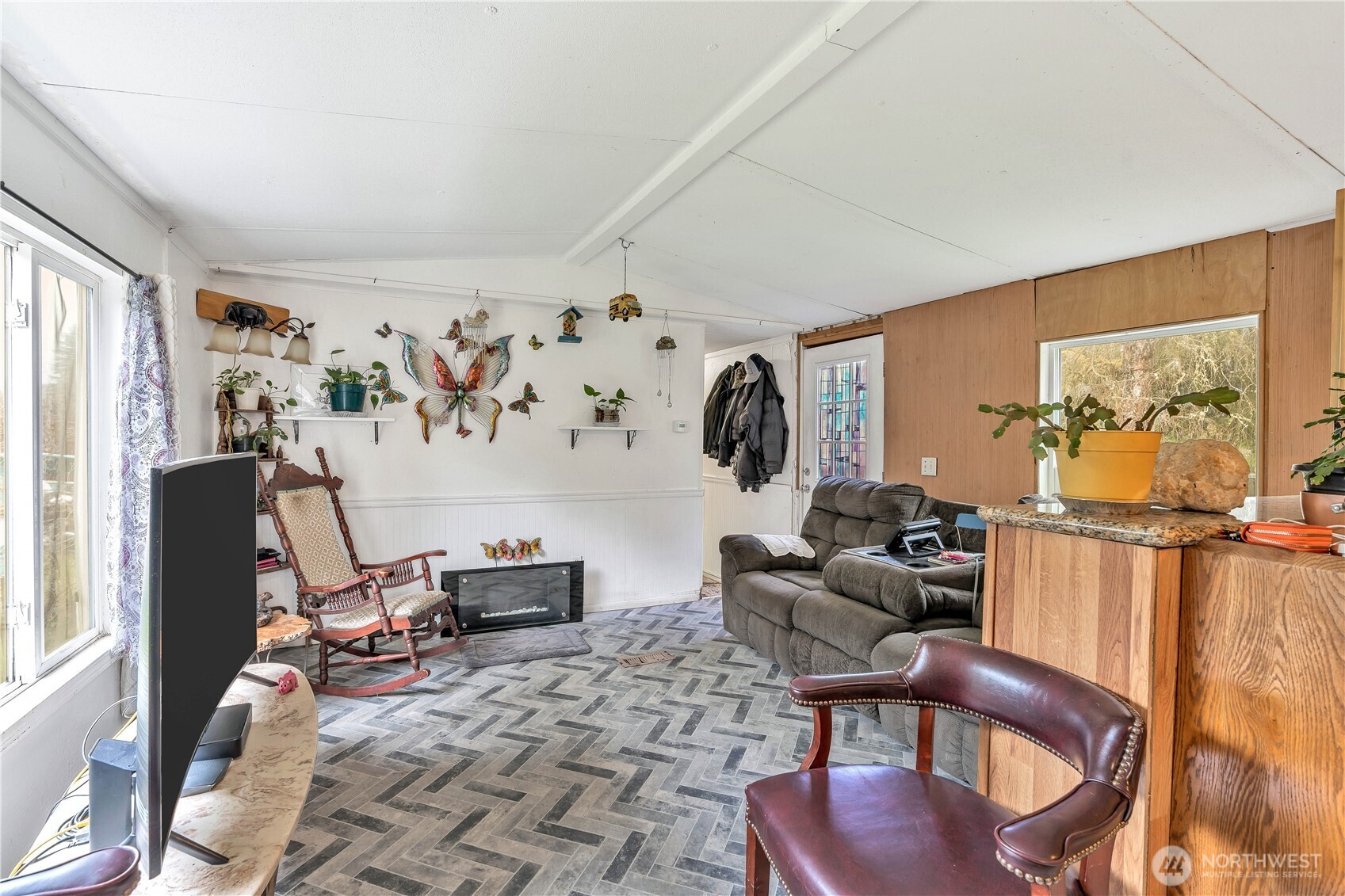 7629 N Old Pacific Highway Property Photo 8
