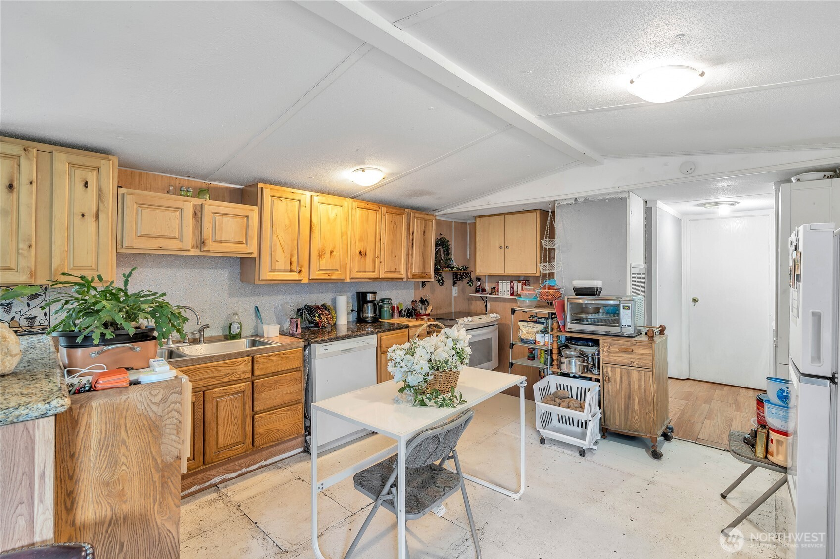 7629 N Old Pacific Highway Property Photo 9