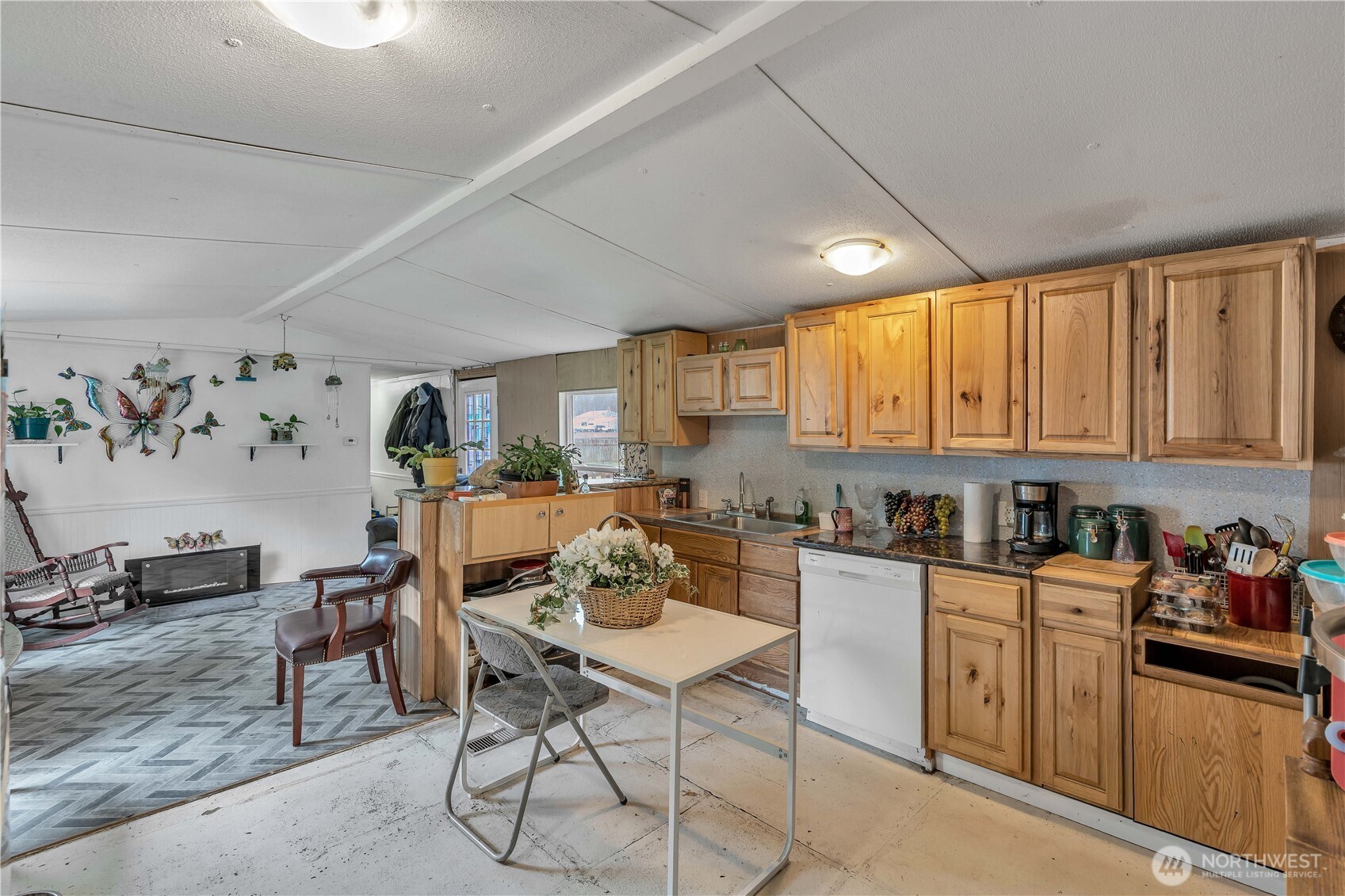 7629 N Old Pacific Highway Property Photo 10