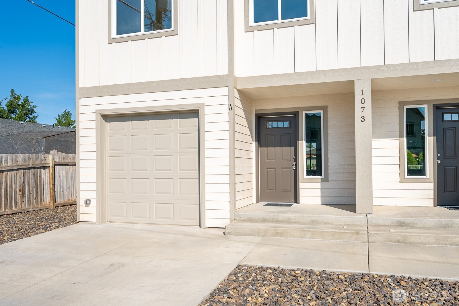 1073 S Grand Drive Property Photo 3