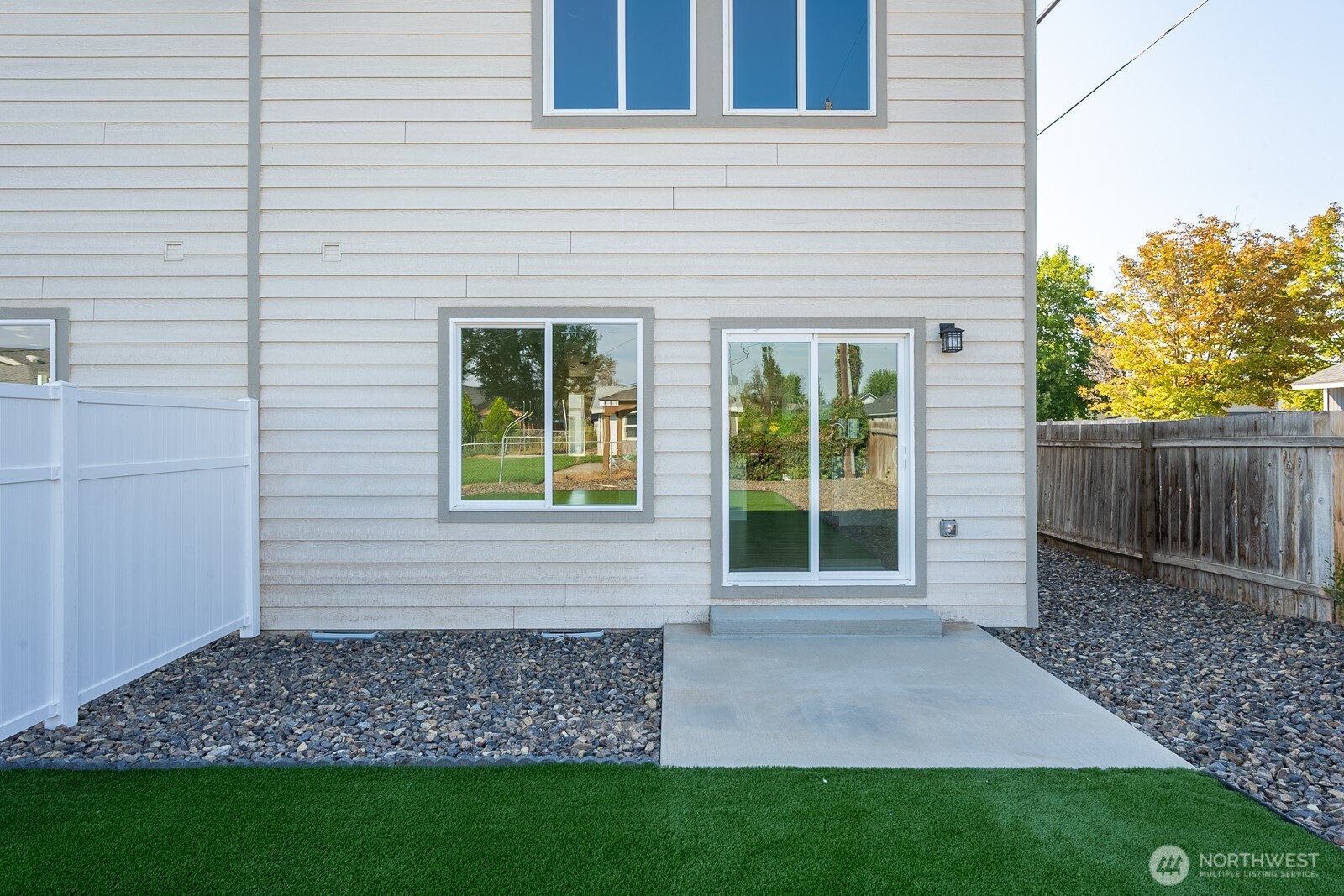1073 S Grand Drive Property Photo 6