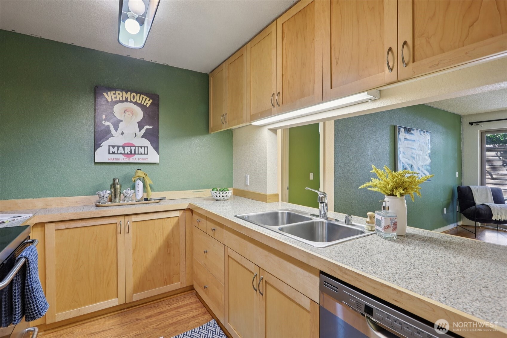 275 W Roy Street 114 Property Photo 7