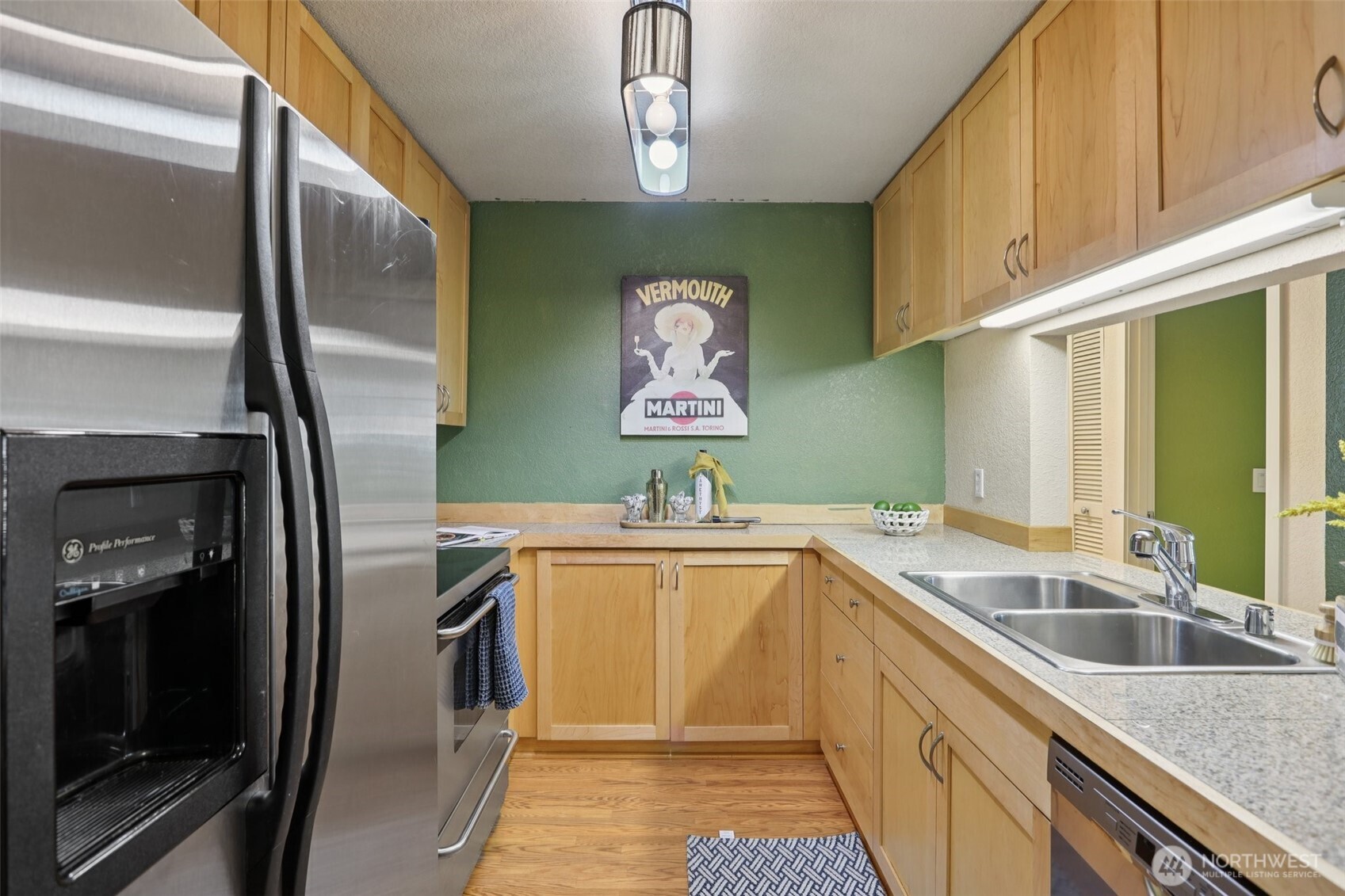 275 W Roy Street 114 Property Photo 8