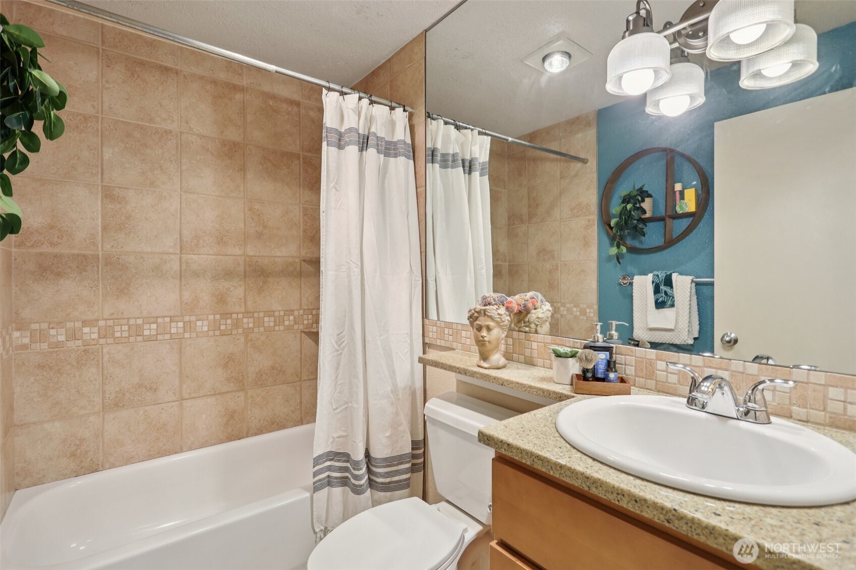 275 W Roy Street 114 Property Photo 15