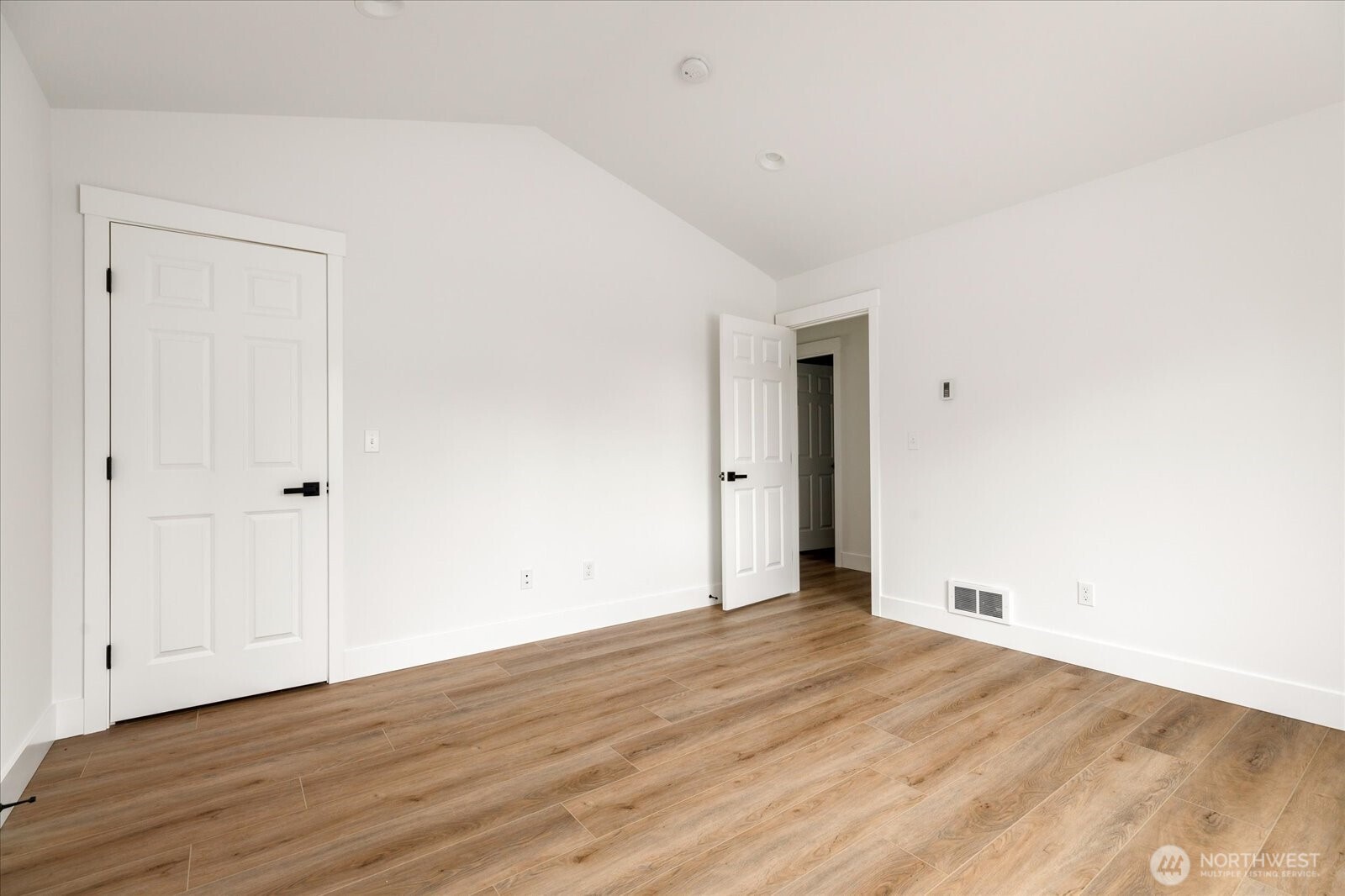 4817 Lawrence Avenue Property Photo 27