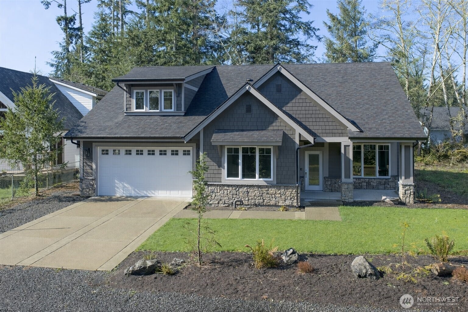 737 Wakina Loop Property Photo 2