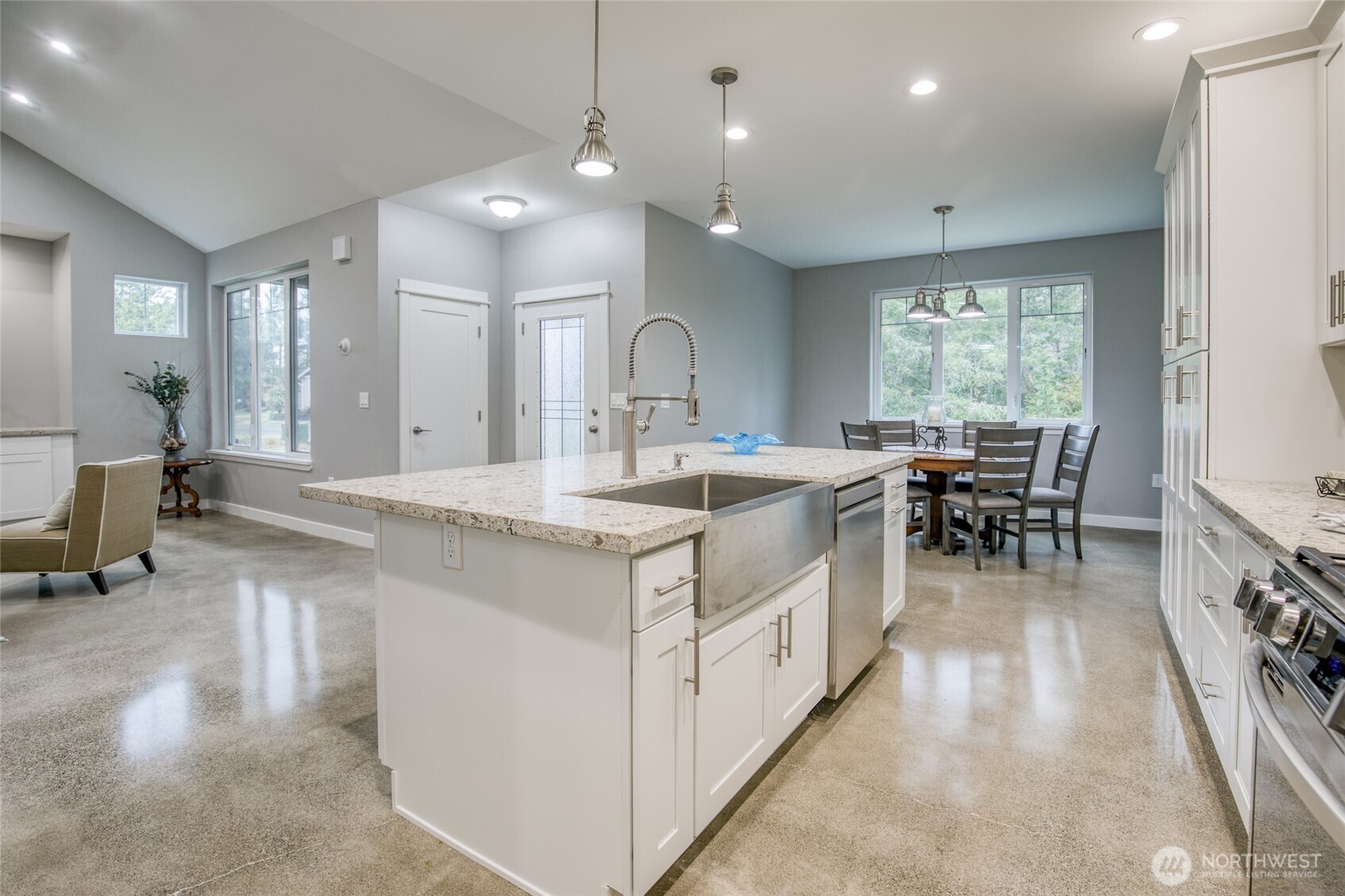 737 Wakina Loop Property Photo 12