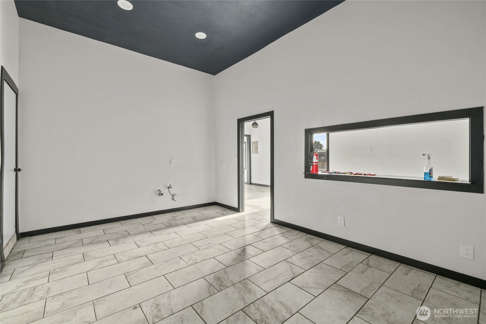 100 N Main St Property Photo 4
