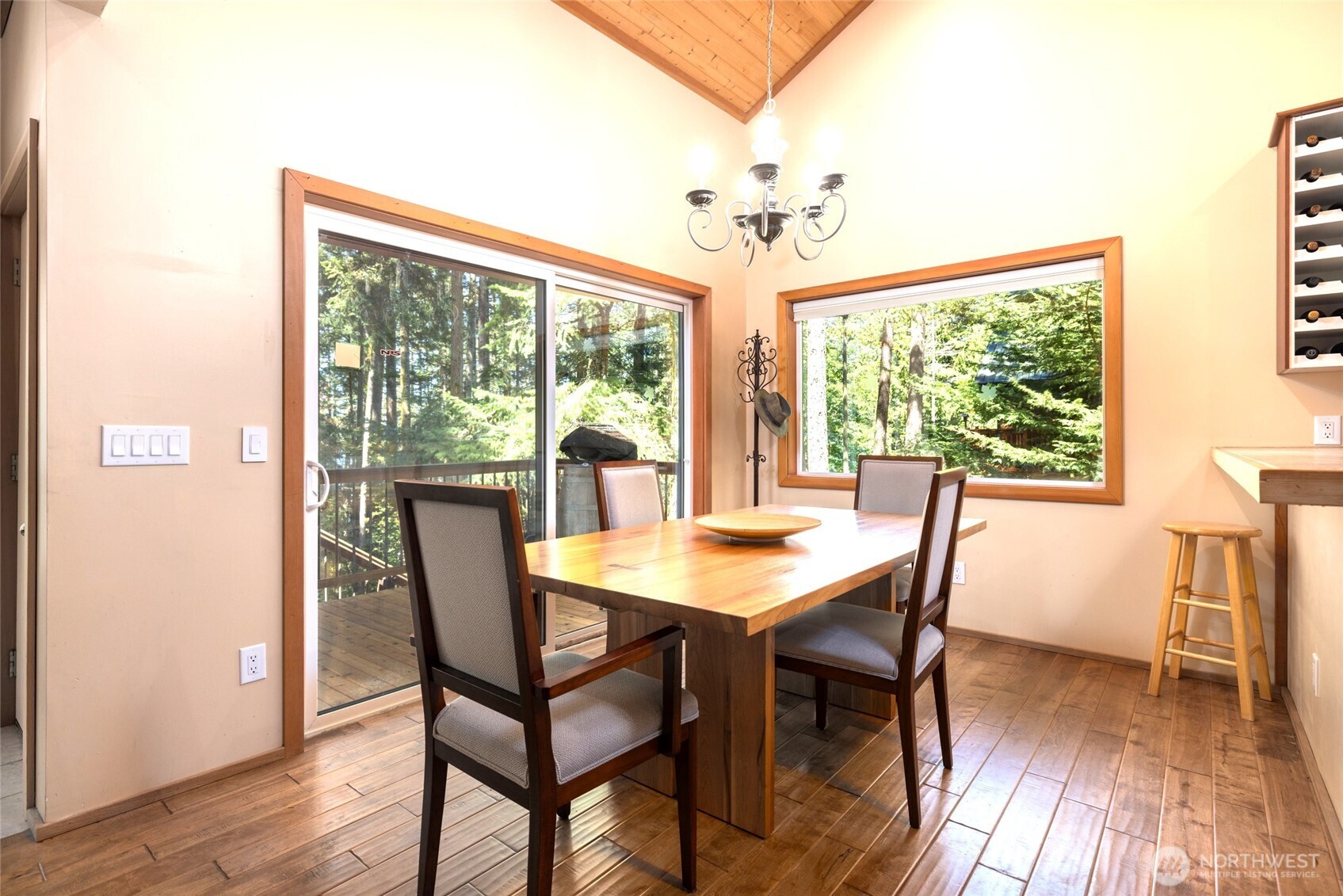 1354 Chinook Way Property Photo 8