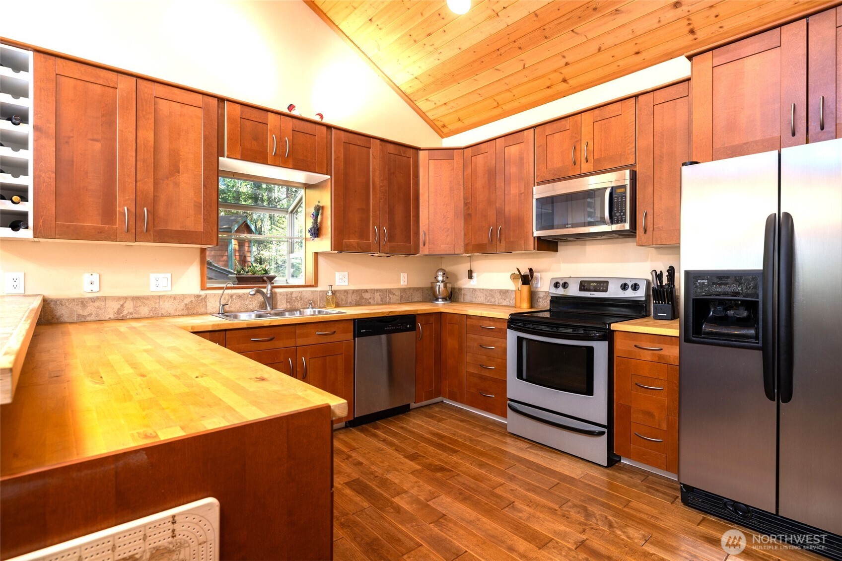 1354 Chinook Way Property Photo 11