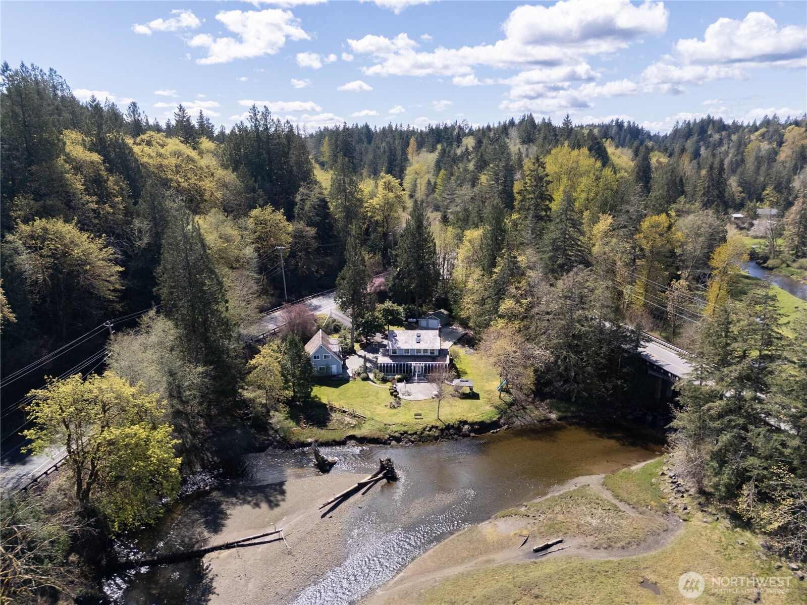 8320 E Grapeview Loop Road Property Photo 3