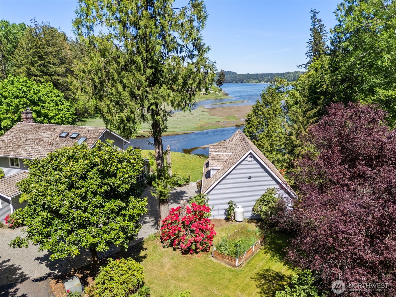 8320 E Grapeview Loop Road Property Photo 4