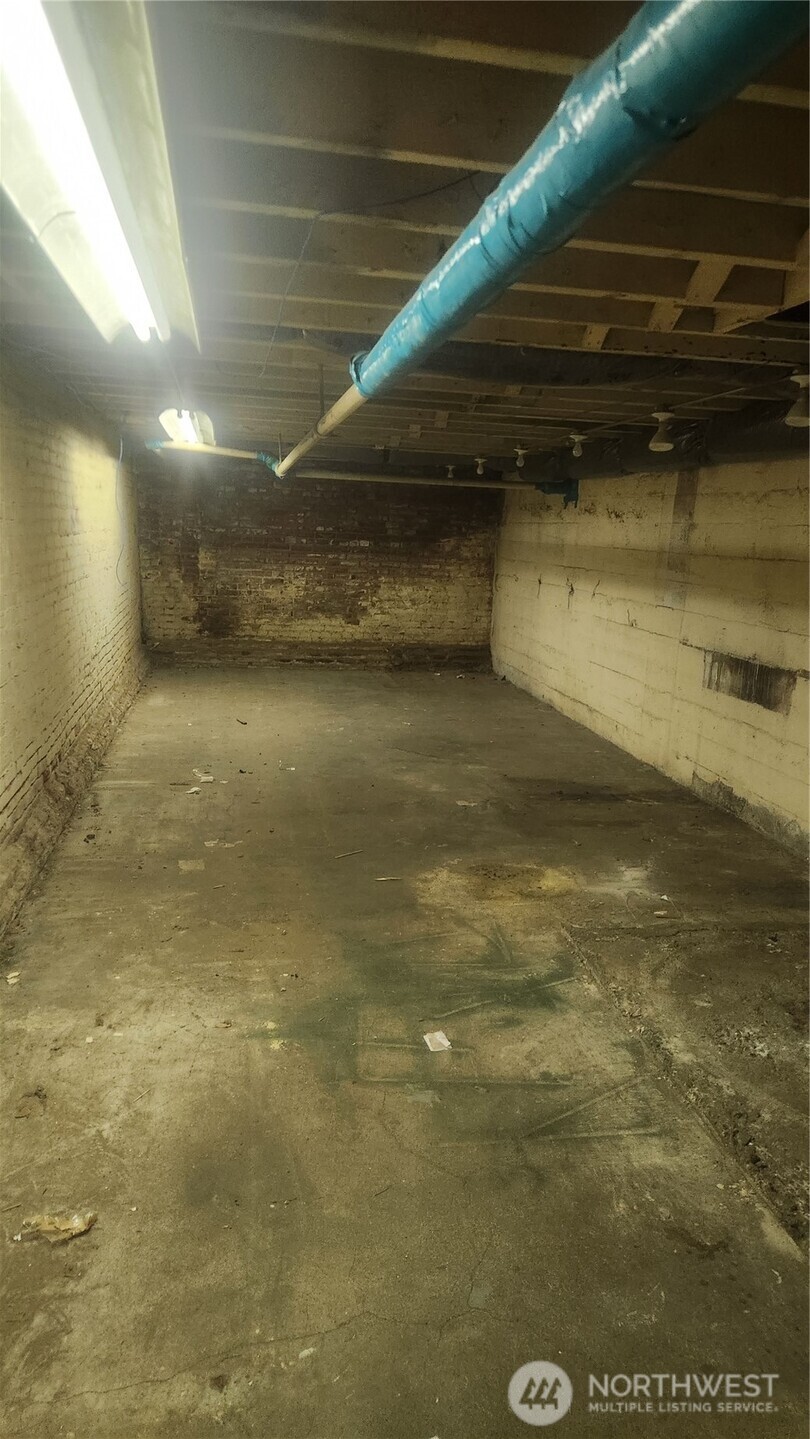 23 E Main Property Photo 8